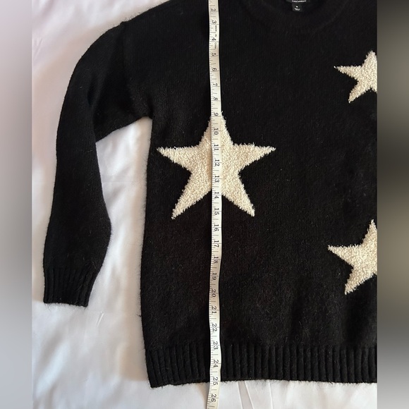 a.n.a A New Approach Black with White Star Pullover Sweater Size Medium - Picture 4 of 5